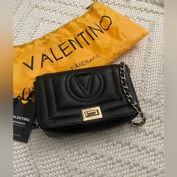 Black Valentino Handbag by Mario Valentino. Almost new. Used only 3 times - Picture 5 of 5